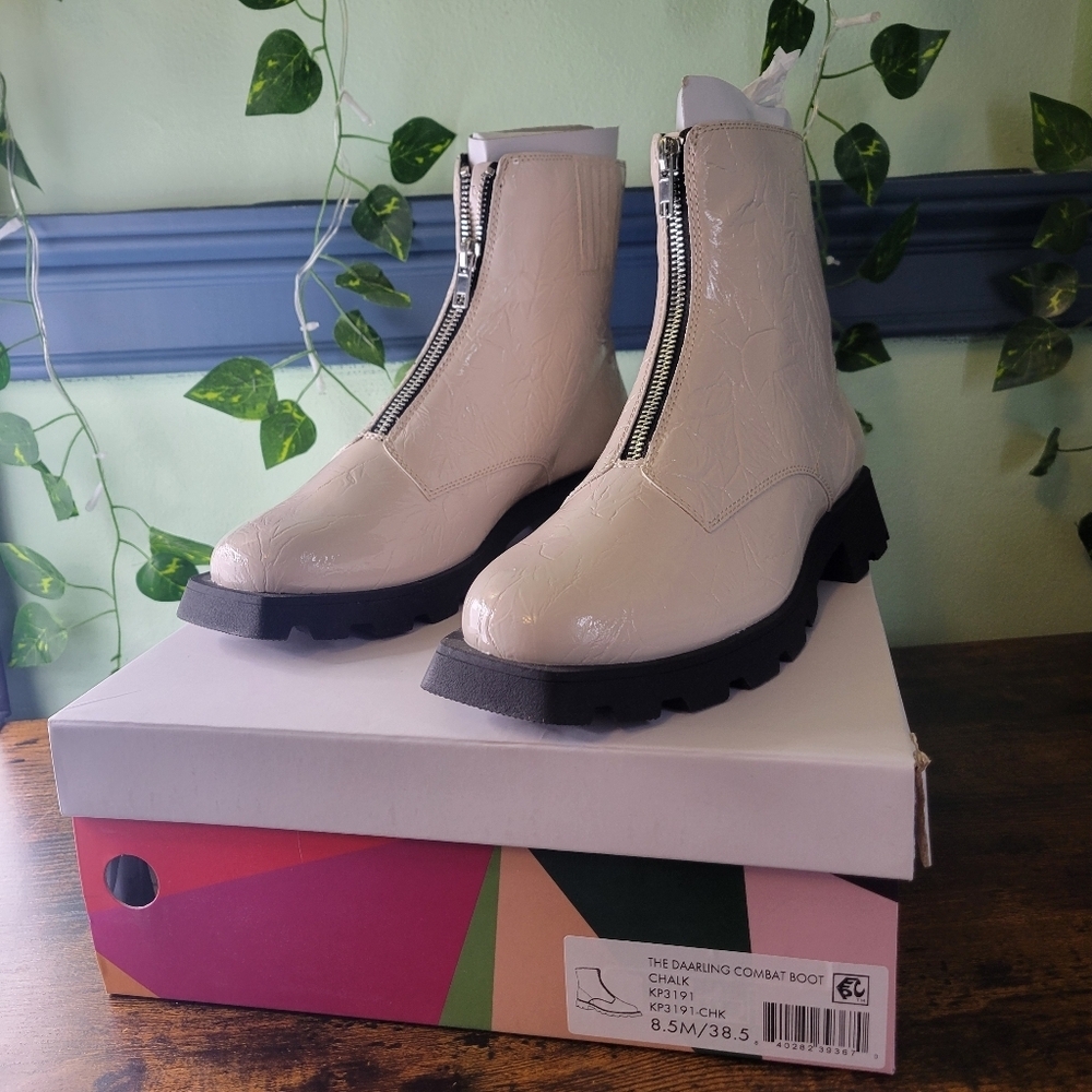 Katy Perry The Daarling Combat Boots Chalk Zip Up Ankle Womens 8.5 NIB Chic
